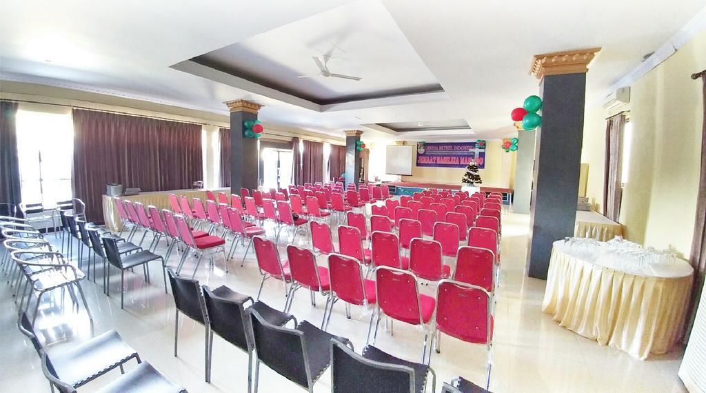Quint Hotel Manado Exterior foto