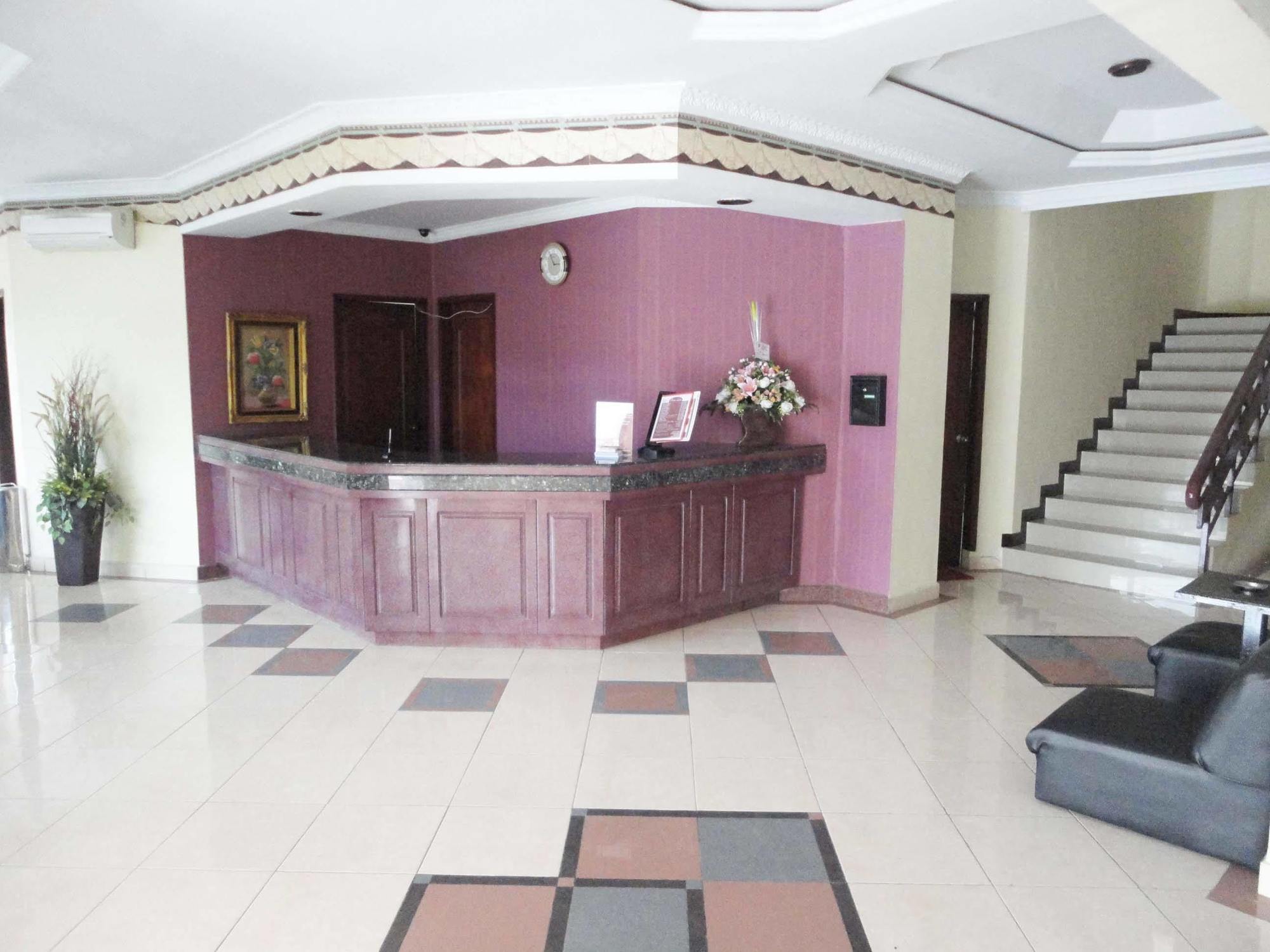 Quint Hotel Manado Exterior foto