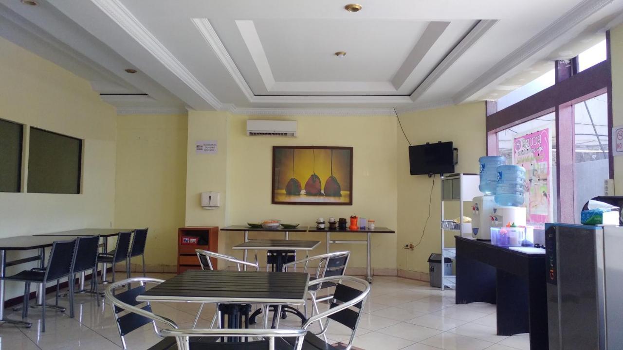 Quint Hotel Manado Exterior foto
